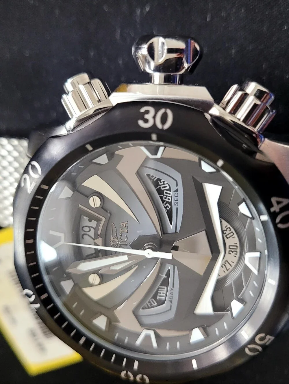 BATMAN Invicta Men’s Black Dive – Bold Black Dial